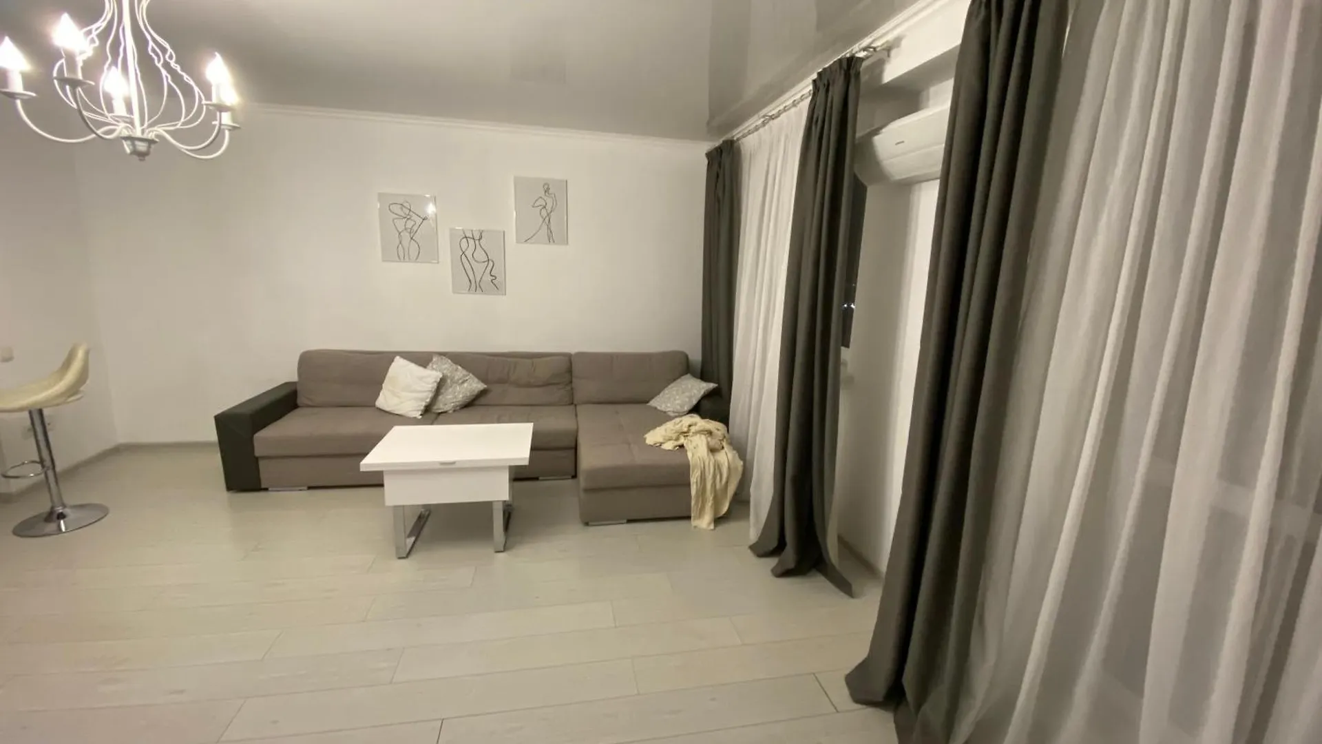 Izumrud Rezidence Ботанический Mega Essentai Almaty Apartment