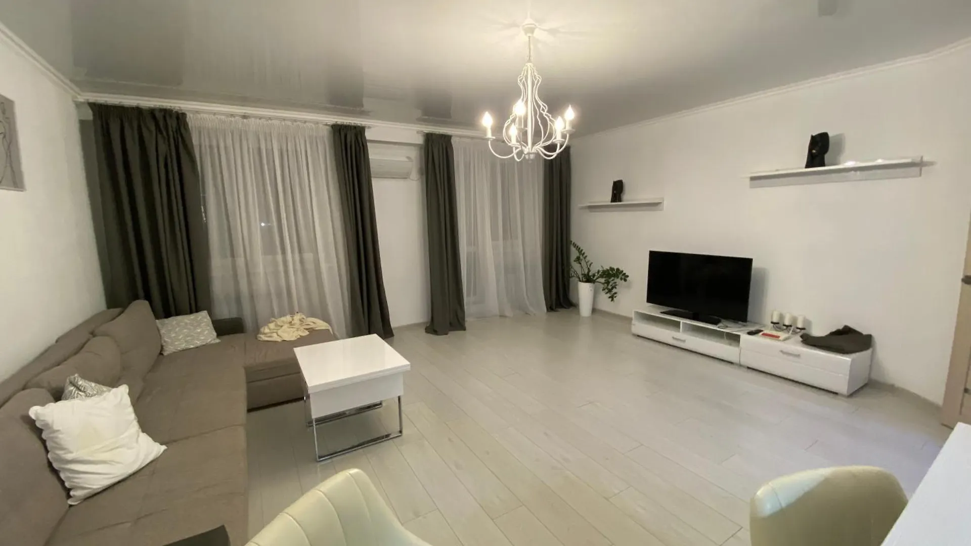 Apartment Izumrud Rezidence Ботанический Mega Essentai Almaty